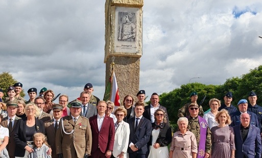 Zdjęcie do Kalisz Pomorski oddał hołd Bohaterom Września